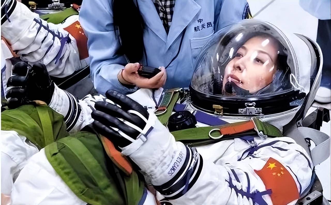 旅的辛酸落地后身体弱连路都走不了新葡京牺牲太大！王亚平曾谈太空之