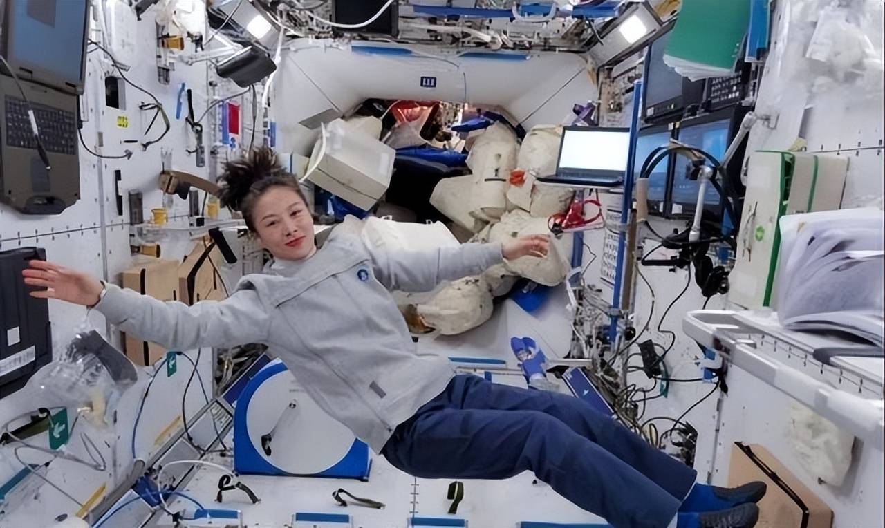 旅的辛酸落地后身体弱连路都走不了新葡京牺牲太大！王亚平曾谈太空之(图10)