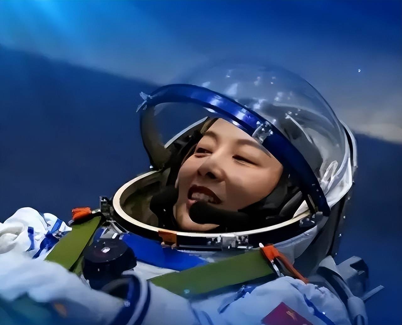 旅的辛酸落地后身体弱连路都走不了新葡京牺牲太大！王亚平曾谈太空之(图14)