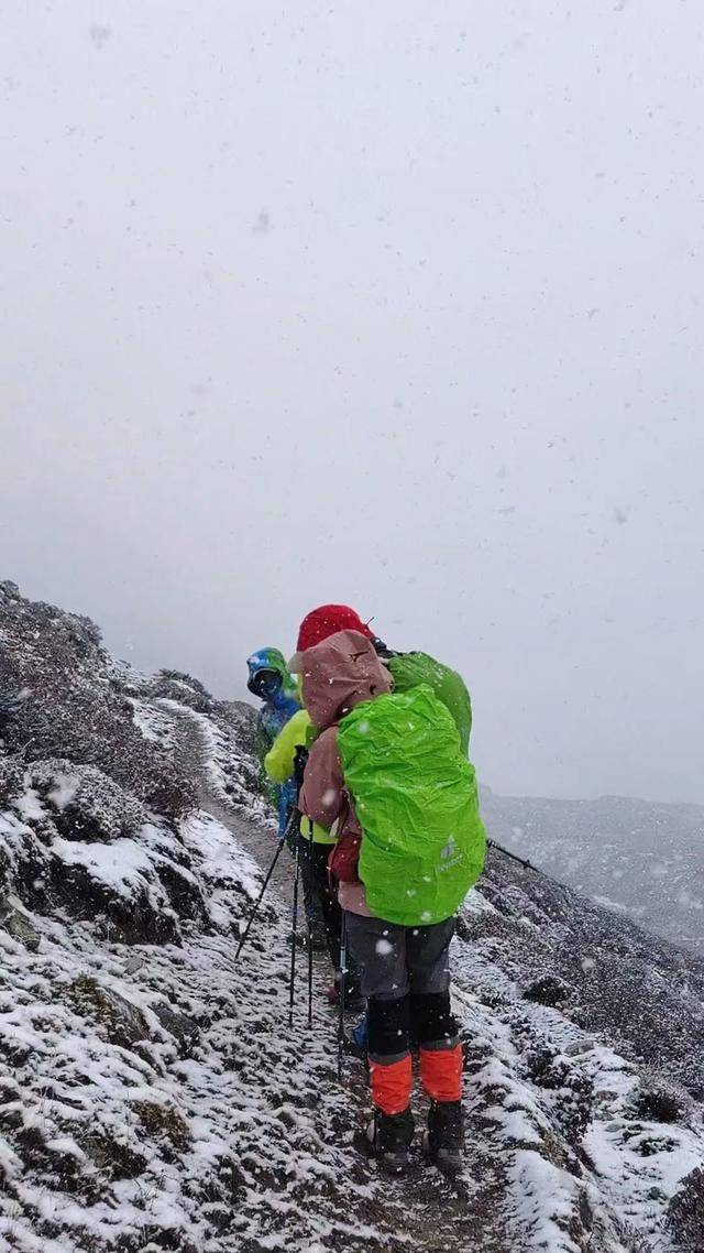 步却不敢挑战鳌太线因为它实在太危险新葡京资深驴友劝退：走过珠峰东坡徒(图7)